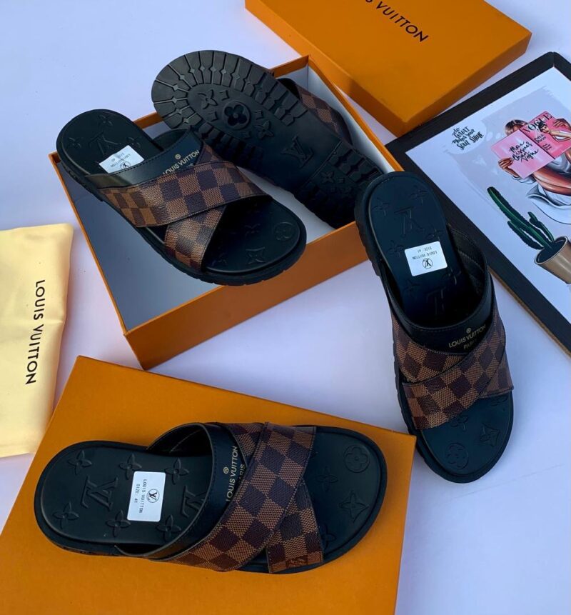 Loius Vuitton top quality slippers