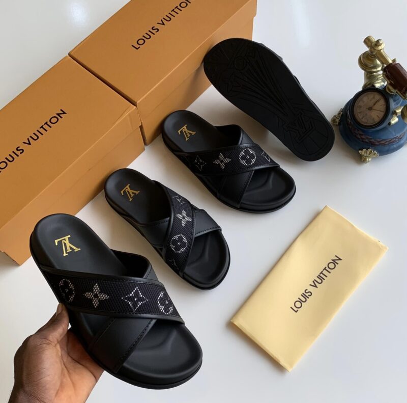 Loius Vuitton top quality slippers