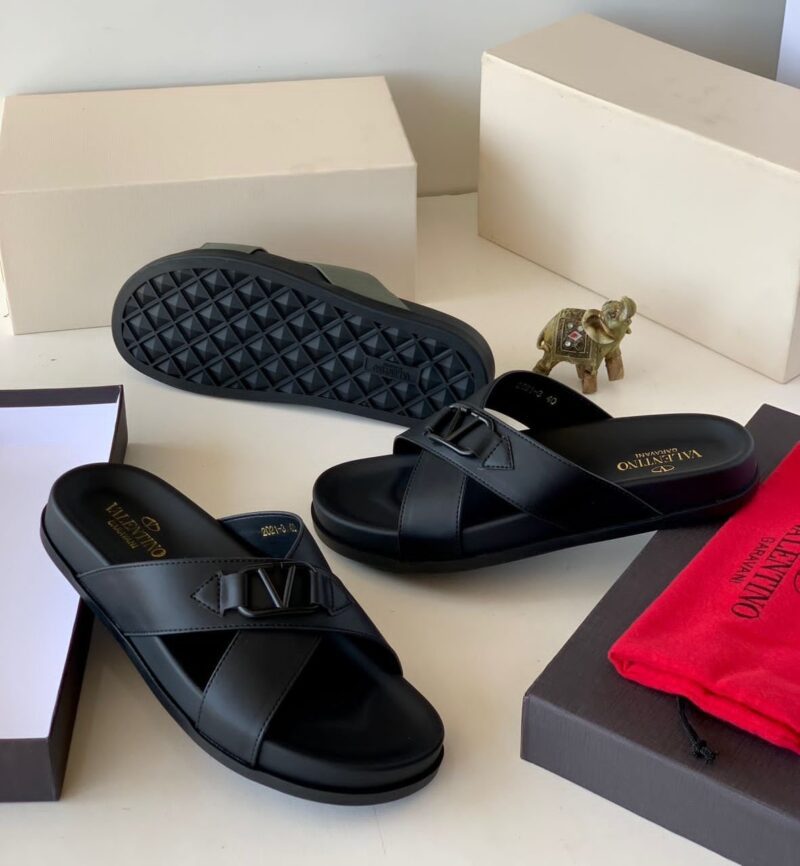 Valentino Luxury Designer Slippers ✨️ - Image 2