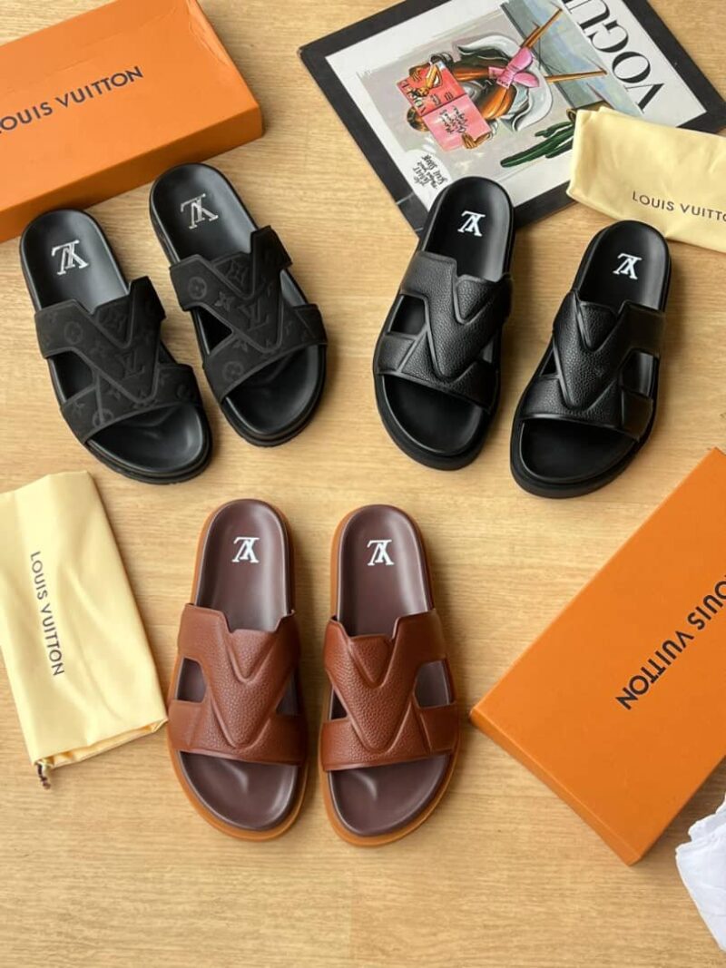 Lv High Quality Slippers 👌