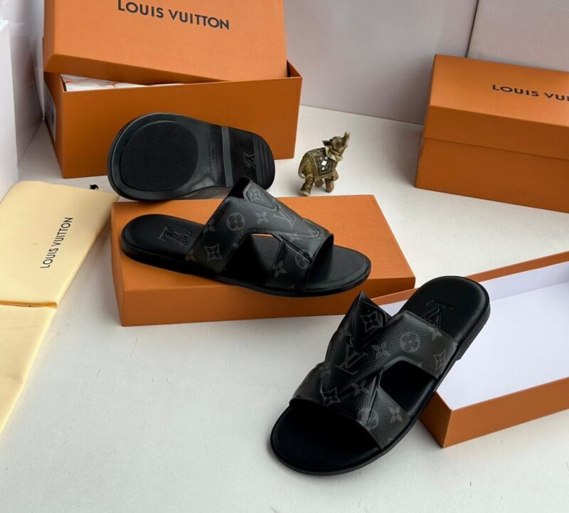 Lv High Quality Slippers 👌 - Image 3