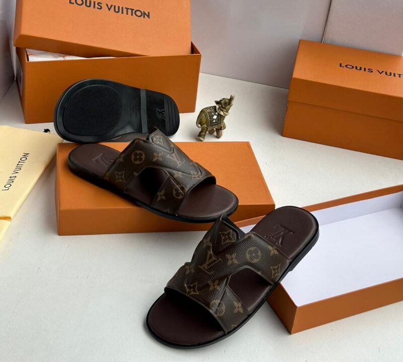Lv High Quality Slippers 👌 - Image 2
