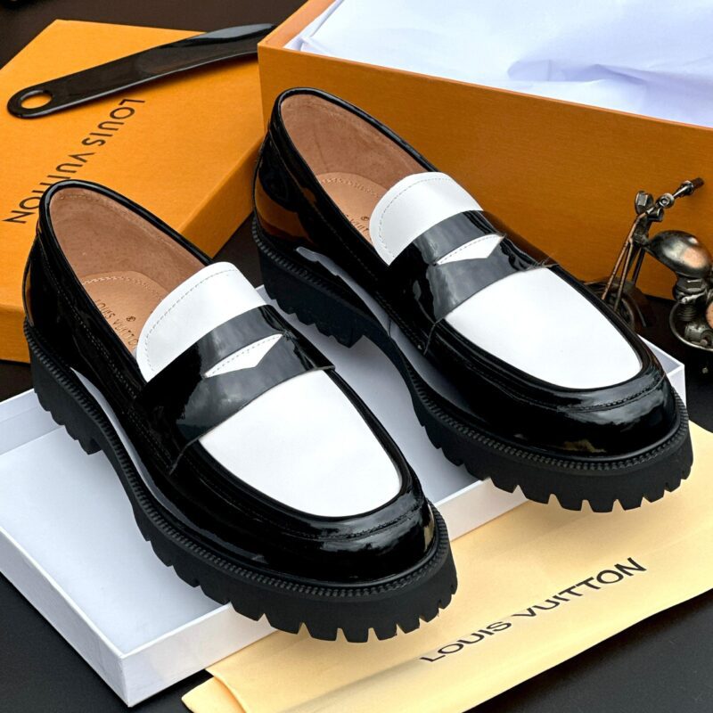 L v premium Leather shoe - Image 2