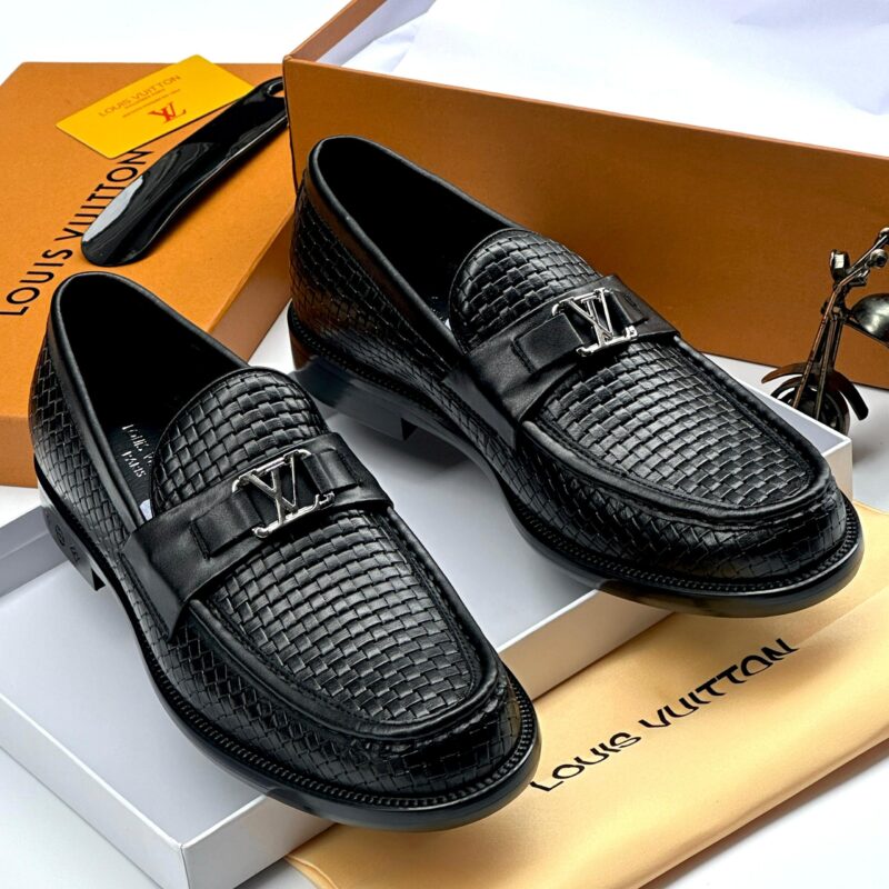 Lv Genuine Leather Shoe 👞 - Image 2