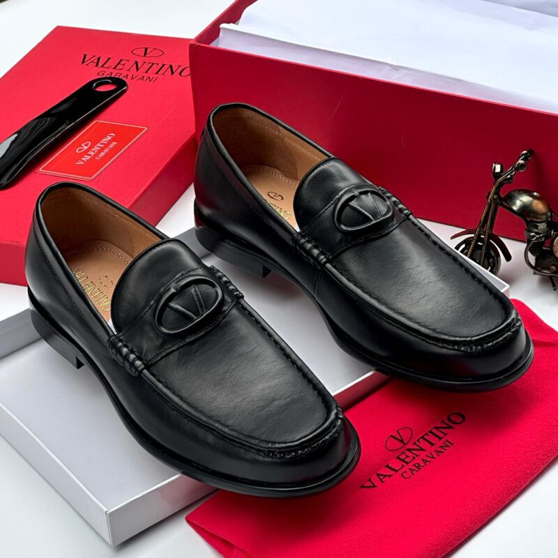 High Quality Garavani Shoe - Image 2