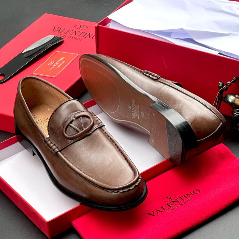 High Quality Garavani Shoe - Image 2