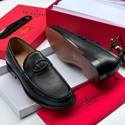 V.Garavani Italian Leather Shoe